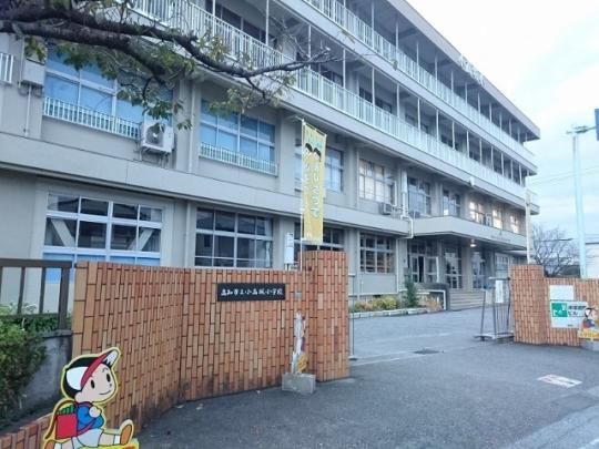 【周辺】　高知市立小高坂小学校：813m