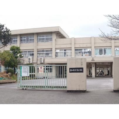 【周辺】　高知市立介良小学校：595m