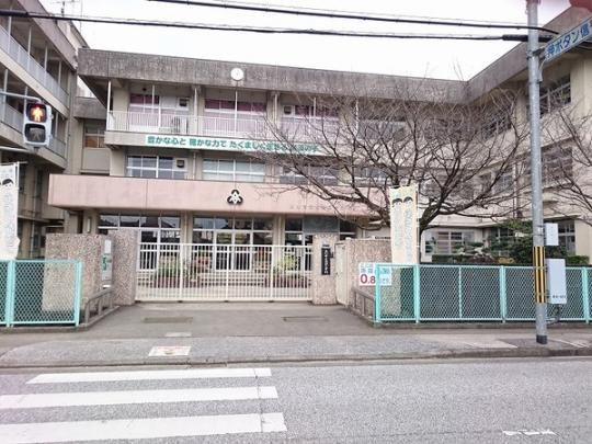 【周辺】　高知市立高須小学校：949m