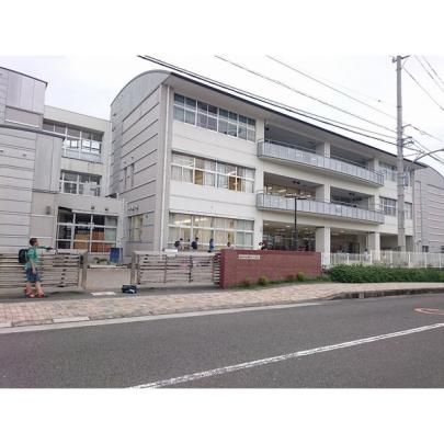 【周辺】　高知市立横内小学校：615m