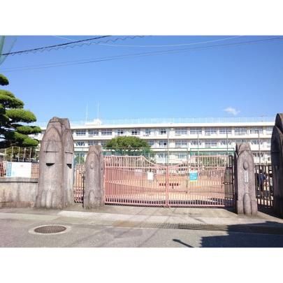 【周辺】　高知市立旭小学校：661m