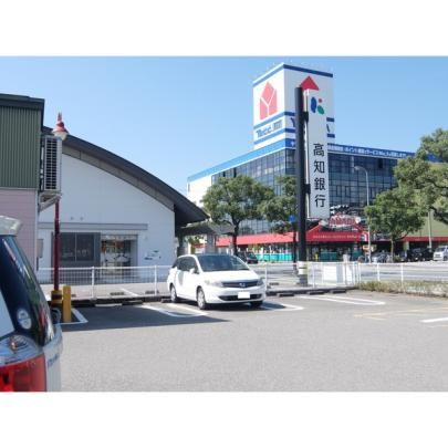 【周辺】　高知銀行薊野支店：773m
