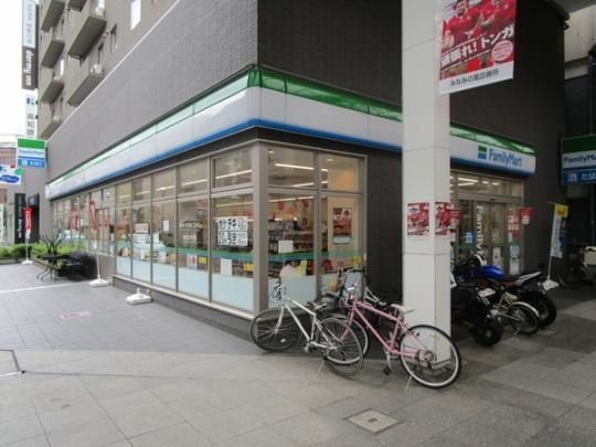 【周辺】　ファミリーマート高知帯屋町店：106m