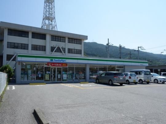 【周辺】　ファミリーマート高知六泉寺店：597m