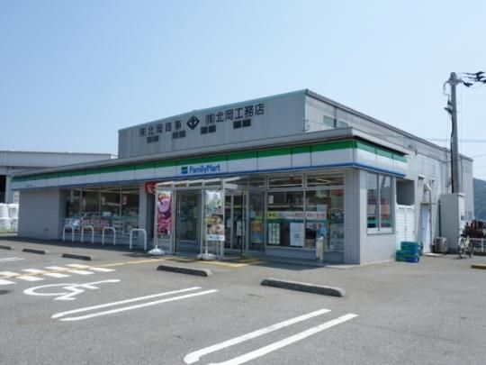 【周辺】　ファミリーマート五台山タナスカ店：246m